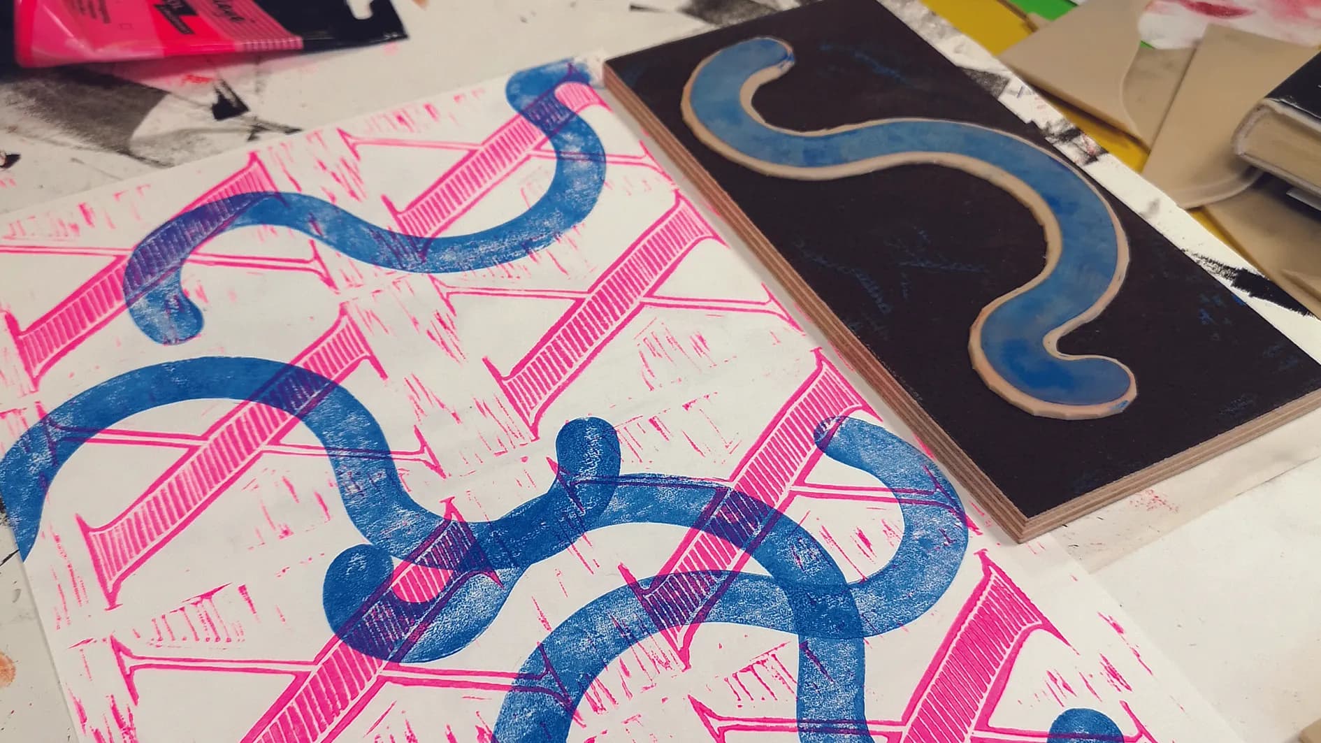 Handgedrucktes Geschenkpapier